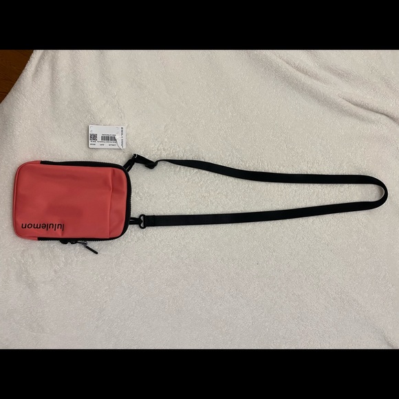 NWT Lululemon Easy Access Crossover Bag - Picture 2 of 4